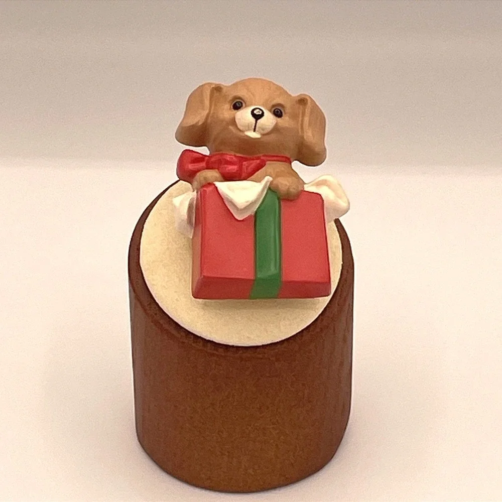 Vintage Hallmark Cards Christmas Pin Brooch Puppy Dog Gift Box Present Hard Boho